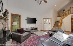 411 Hickory Drive, Tannersville, PA 18372