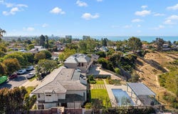 525 Alma Real Dr, Pacific Palisades, CA 90272