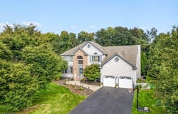 74 Macfarlane Cir, Monroe Twp., NJ 08831-3548