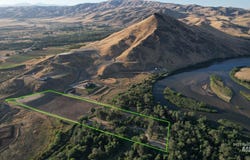 8735 Lagoon Ln, Montour, ID 83617