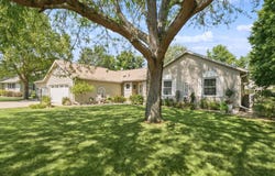 2002 Spruce Lane, Monticello, IL 61856