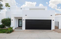 3033 E CLAREMONT Avenue, Phoenix, AZ 85016