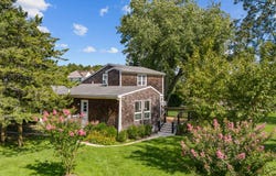 70 MIDDLE POND RD, Southampton, NY 11968