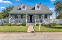 811 E Hempstead St, Giddings, TX 78942
