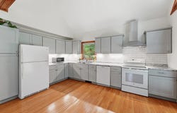 4 Jackson Hill Rd, Leverett, MA 01054