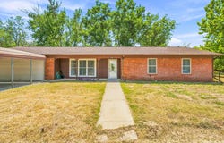 140 E Plum Avenue, De Leon, TX 76444
