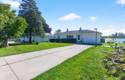 555 Norvell Beach Drive, Brooklyn, MI 49230