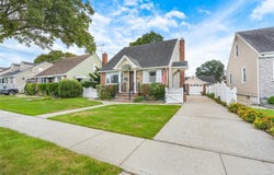 159 Raff Avenue, Mineola, NY 11501