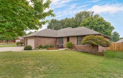 4571 S Park Avenue, Springfield, MO 65810