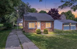 31709 Grove, Fraser, MI 48026
