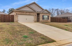475 LILLY Dr, Oakland, TN 38060