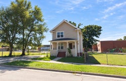 525 SOUTH Avenue, Waukegan, IL 60085
