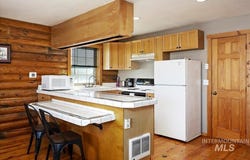 128 E Sage Ave, Fairfield, ID 83327