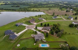9826 Greenview DR, Meriden, KS 66512