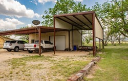 2657 W Sabinal Road, Utopia, TX 78884