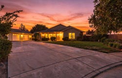 696 Rolling Hills Court, Exeter, CA 93221