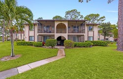 322 Knotty Pine Circle, Greenacres, FL 33463