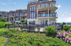 10 Shore Road, Glenwood Landing, NY 11547