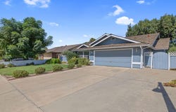 5206 W Iris Court, Visalia, CA 93277