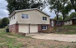 2918 E Clovis Circle, Springfield, MO 65804