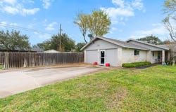 948 Oak Ave, ROCKPORT, TX 78382