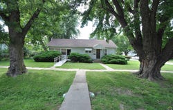 400 S 3rd St., Hiawatha, KS 66434