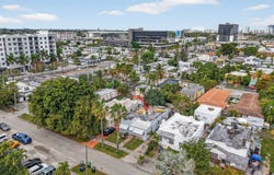 623 NE 4th St, Hallandale Beach, FL 33009