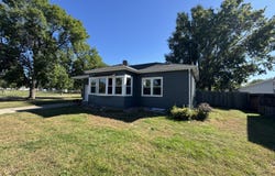 912 Montana Ave SW, Huron, SD 57350