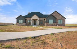 1154 E Hayes Street, New Home, TX 79383