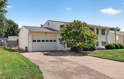 16 Saint Michael Drive, St Peters, MO 63376