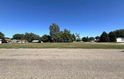705 E 2nd St, Miller, SD 57362