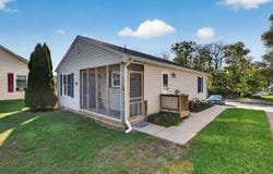 1447 N DELPHINE AVE, WAYNESBORO, VA 22980