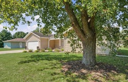 908 Hillside Court, Monticello, IL 61856