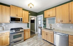 425 WEST AVENUE, ELYRIA, OH 44035