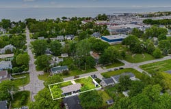 823 W Merchant Street, New Buffalo, MI 49117