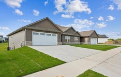 257 Gavin Circle, Peosta, IA 52068