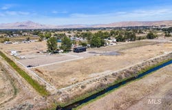 405 Saddle Ln, Emmett, ID 83617