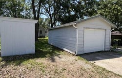613 E 6th St, Cameron, MO 64429
