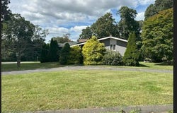 25 Oakridge Road, Trumbull, CT 06611