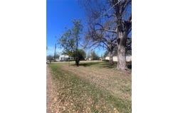 SE 2nd St, Smithville, TX 78957