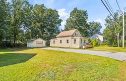 59 School St, Tewksbury, MA 01876