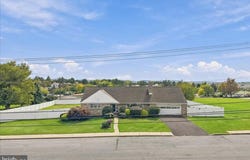808 JEFFERSON Street, WHITEHALL, PA 18052