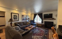 25 Lee Rd, Mammoth Lakes, CA 93546