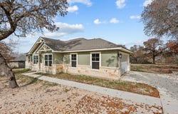 195 Log Cabin, Poteet, TX 78065