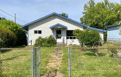 135 S 11TH St, Lakeside, OR 97449
