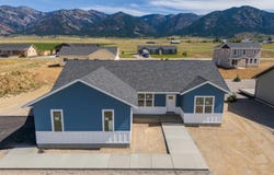 576 LITTLE GREYS Loop, Etna, WY 83118
