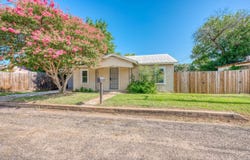 103 E Lampasas Street, Llano, TX 78643