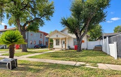 325 E Avenue C, Robstown, TX 78380