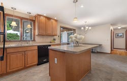 8 Beechwood Dr, Rutland, MA 01543