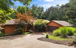 1102 Deerfield Dr, Blacksburg, VA 24060
